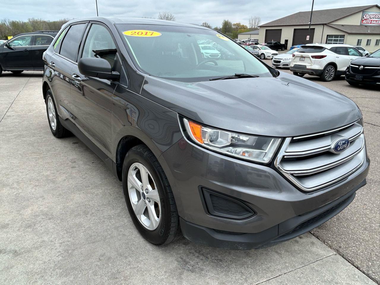 Used 2017 Ford Edge SE AWD/4WD image 3