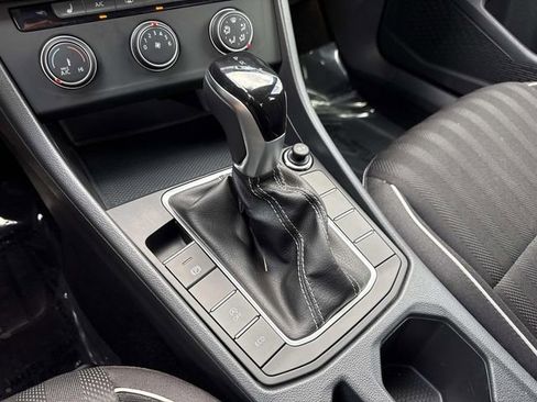 Used 2024 Volkswagen Jetta Sport image 20