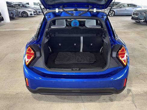 Used 2025 MINI Cooper 4-Door Hardtop FWD image 13
