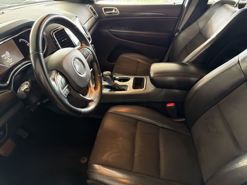 Used 2020 Jeep Grand Cherokee Altitude AWD/4WD image 4