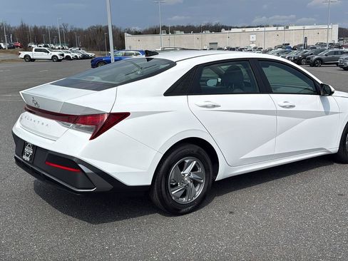 Used 2026 Hyundai Elantra SE image 6