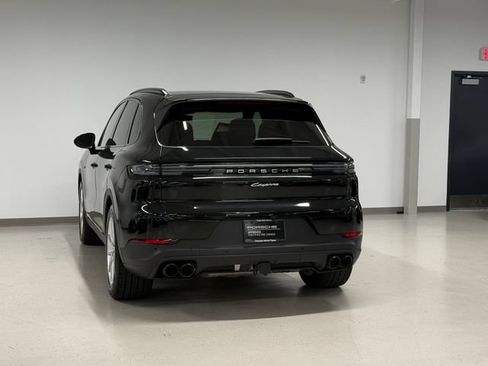 Certified 2025 Porsche Cayenne E-Hybrid w/ Premium Package Plus AWD/4WD image 3