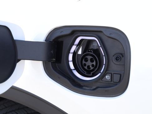 Certified 2025 Ford Escape SE image 4