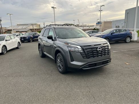 New 2026 Nissan Pathfinder SV image 2