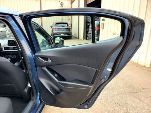 Used 2017 MAZDA MAZDA3 Sport w/ Preferred Equipment Package FWD image 30