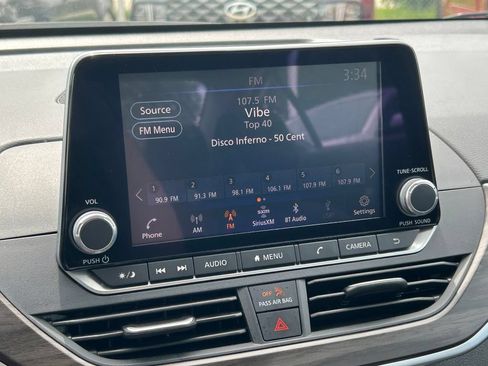Used 2025 Nissan Altima 2.5 SV FWD image 27
