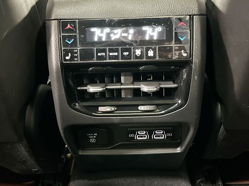 Used 2023 Jeep Grand Cherokee Overland w/ Luxury Tech Group IV image 36