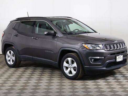 Used 2018 Jeep Compass Latitude w/ Cold Weather Group image 2