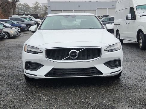 Used 2021 Volvo S60 T5 Momentum w/ Premium Package image 2