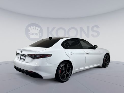 Used 2024 Alfa Romeo Giulia Veloce AWD/4WD image 7
