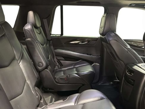 Used 2017 Cadillac Escalade Platinum AWD/4WD image 14
