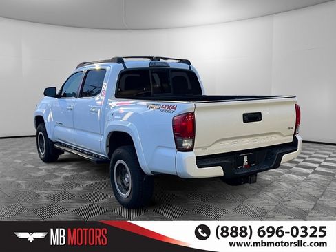 Used 2016 Toyota Tacoma TRD Sport image 7