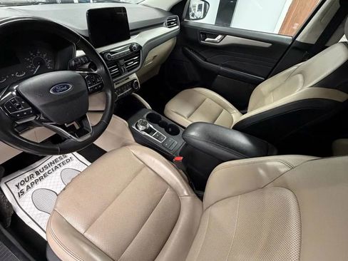 Used 2022 Ford Escape SEL image 16