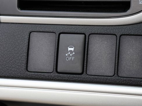 Used 2014 Toyota Camry L image 15