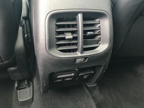 Used 2019 Jeep Cherokee Limited w/ Technology Group image 40