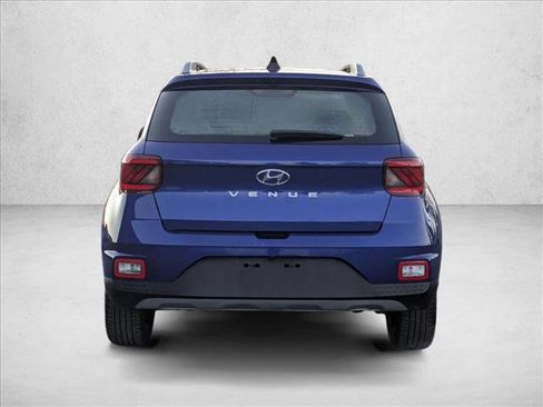 Used 2022 Hyundai Venue SEL w/ Cargo Package image 7