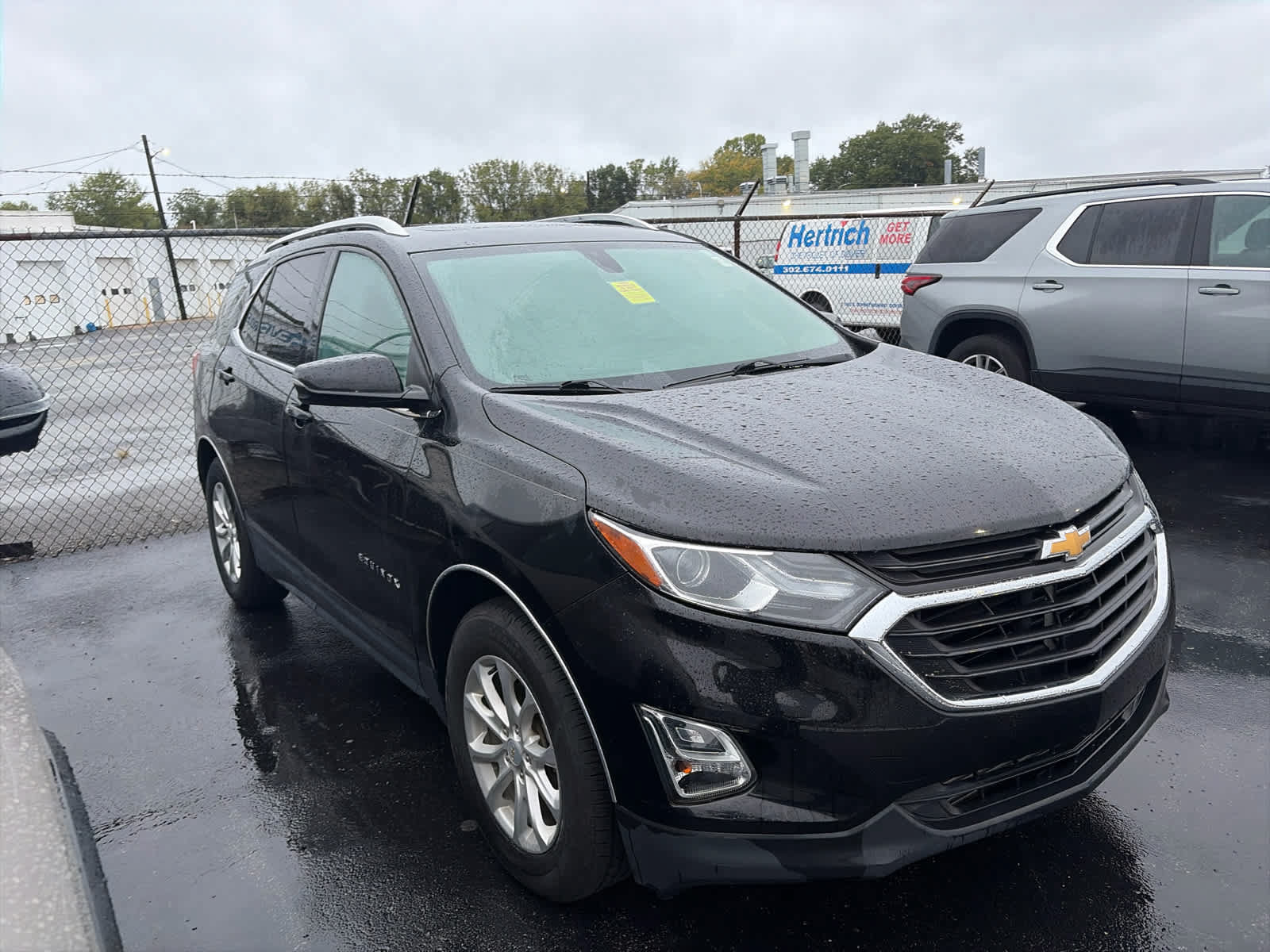 Used 2018 Chevrolet Equinox LT w/ Sun & Infotainment Package AWD/4WD image 3