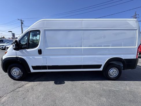 Used 2025 RAM ProMaster 2500 w/ Convenience Group image 4