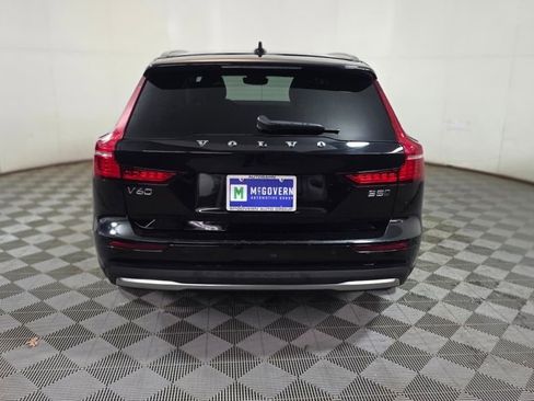 Used 2025 Volvo V60 B5 Cross Country Plus image 5