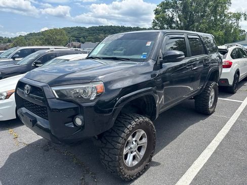 Used 2017 Toyota 4Runner SR5 Premium AWD/4WD image 2