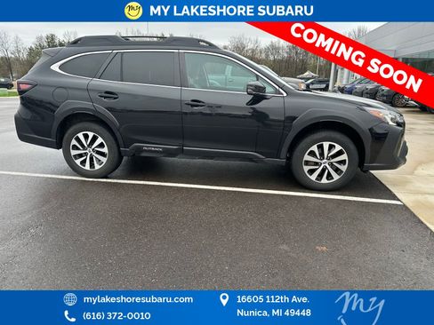 Used 2023 Subaru Outback Premium image 8