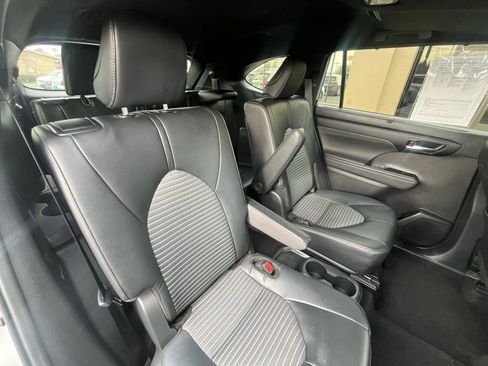 Used 2024 Toyota Highlander XSE image 14