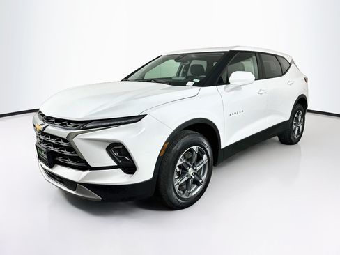 Used 2025 Chevrolet Blazer LT AWD/4WD image 3