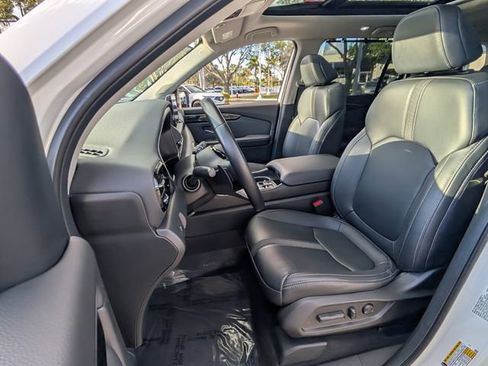 Used 2025 Honda Pilot Touring image 13