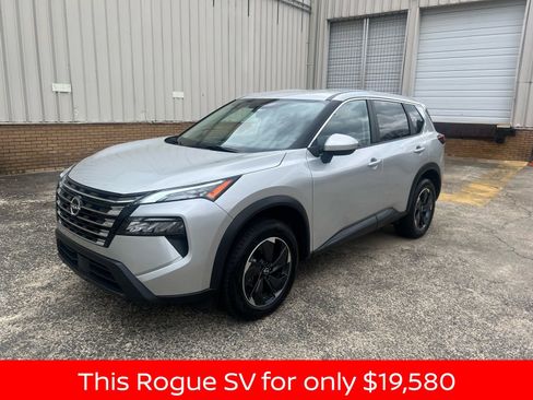 Used 2024 Nissan Rogue SV image 5