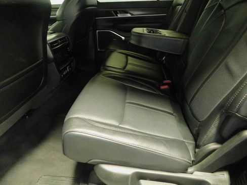 Used 2024 Jeep Wagoneer L Series II w/ Flexible Seating Group image 16