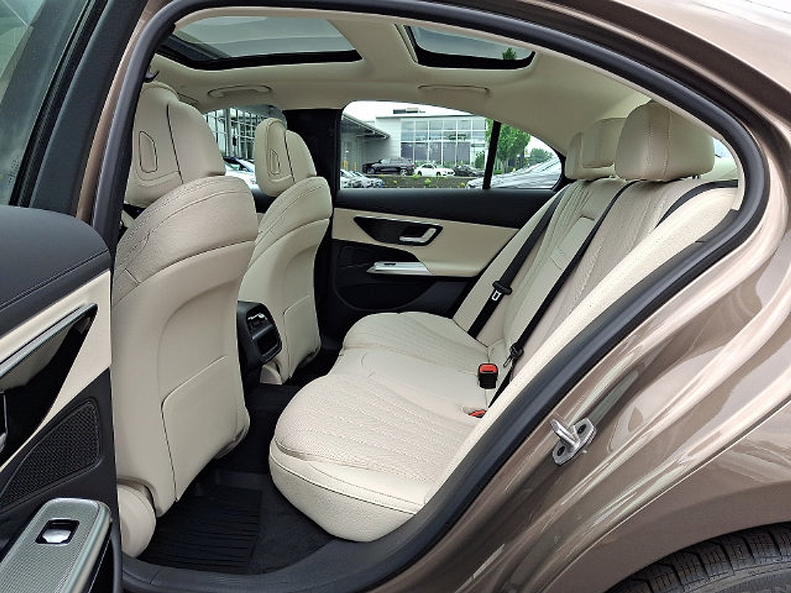 Used 2026 Mercedes-Benz E 450 4MATIC Sedan image 8