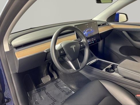 Used 2024 Tesla Model Y Long Range AWD/4WD image 17