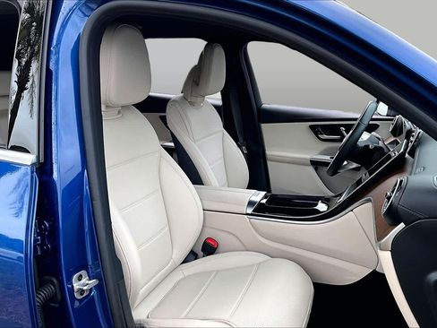 Used 2025 Mercedes-Benz GLC 300 4MATIC image 9