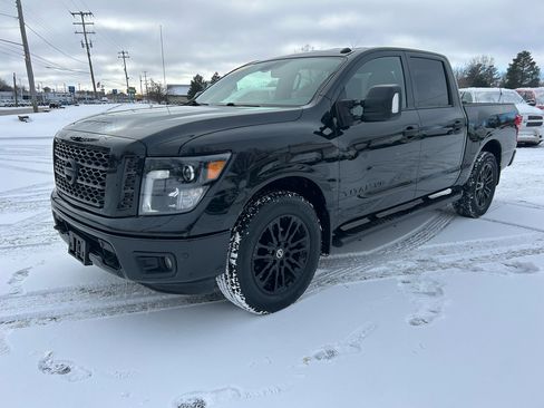 Used 2019 Nissan Titan SV image 1