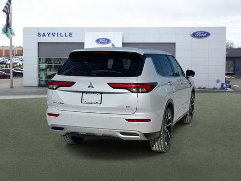 Used 2024 Mitsubishi Outlander SE Black Edition FWD image 4