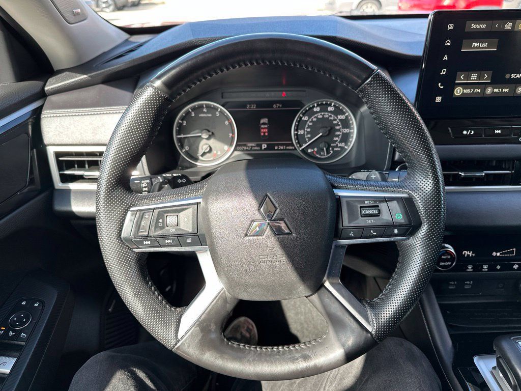Used 2025 Mitsubishi Outlander SE AWD/4WD image 33