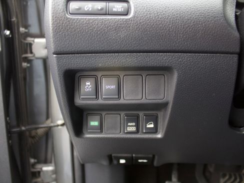 Used 2016 Nissan Rogue SV image 14