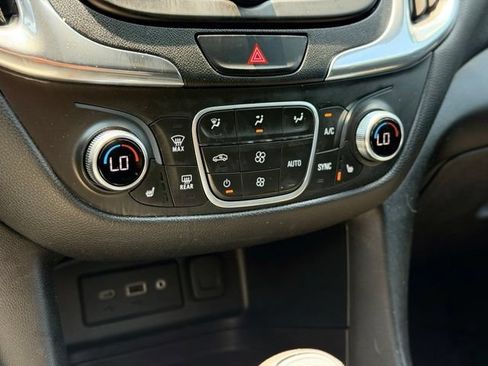 Used 2020 Chevrolet Equinox LT w/ Driver Convenience Package FWD image 16