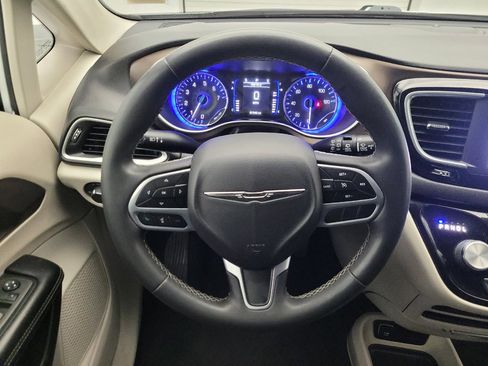 Used 2022 Chrysler Voyager LX FWD image 22