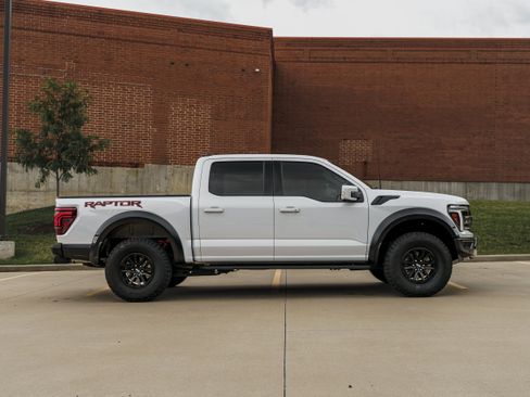 Used 2025 Ford F150 Raptor AWD/4WD image 3
