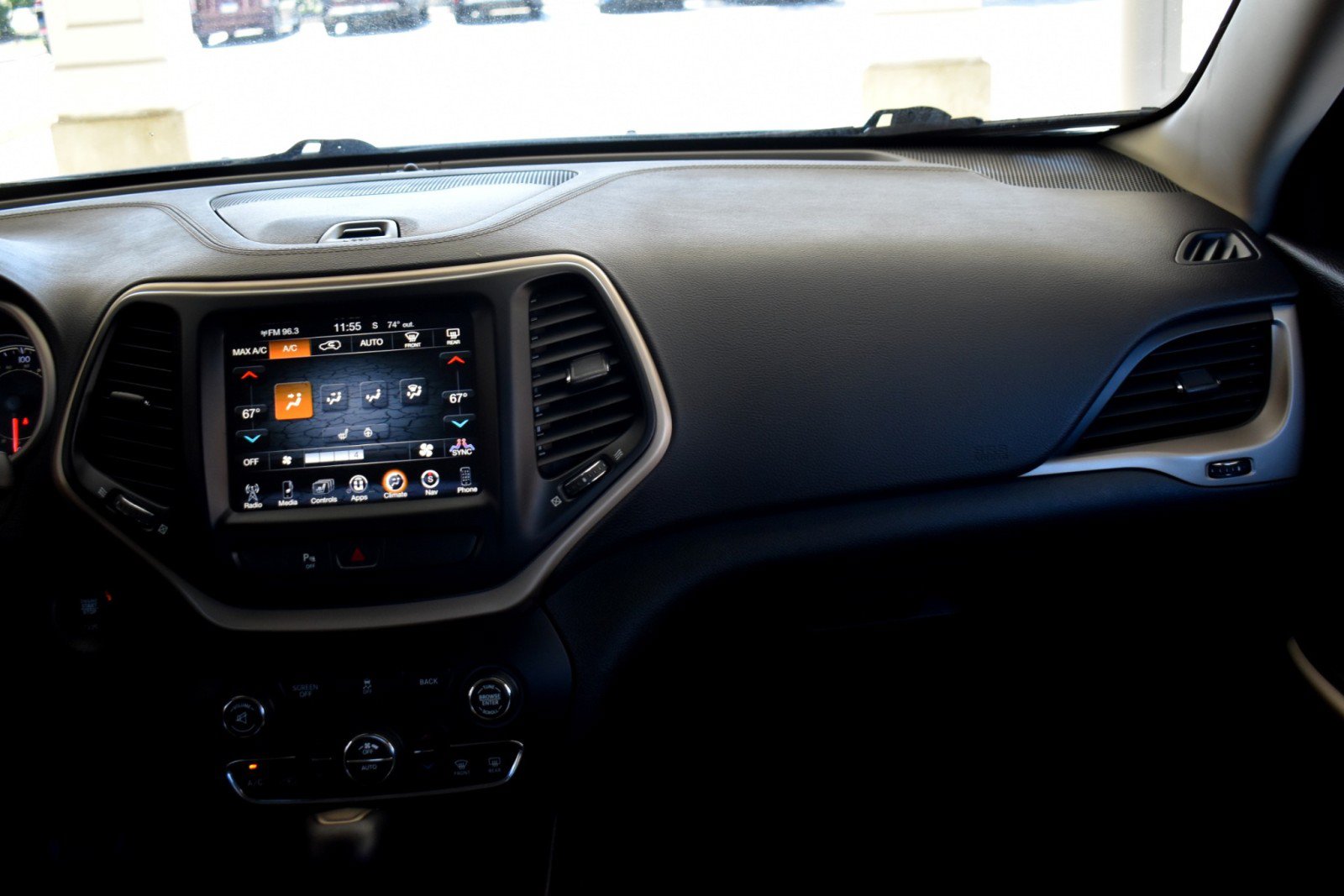 Used 2017 Jeep Cherokee Limited AWD/4WD image 11