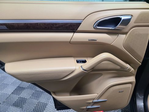 Used 2013 Porsche Cayenne Diesel AWD/4WD image 39