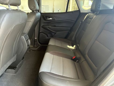 Used 2025 Chevrolet Trax LT w/ LT Convenience Package image 24