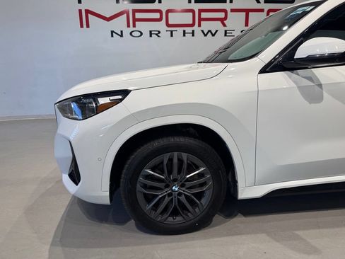 Used 2023 BMW X1 xDrive28i w/ Premium Enhanced Package AWD/4WD image 3