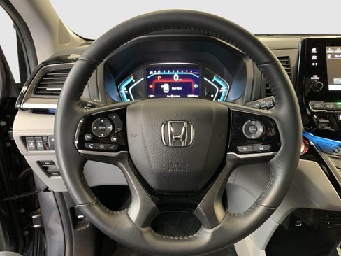Used 2023 Honda Odyssey Touring image 17