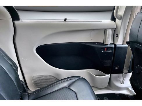 Used 2024 Chrysler Pacifica Touring-L FWD image 36