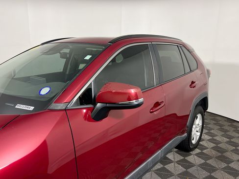 Used 2019 Toyota RAV4 XLE FWD image 12