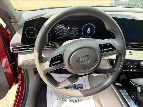 Used 2024 Hyundai Elantra SEL FWD image 13