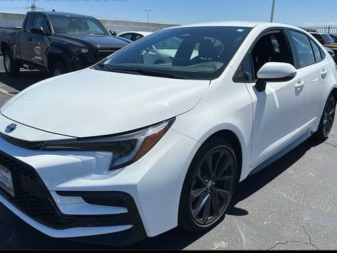 Used 2025 Toyota Corolla SE w/ Convenience Package AWD/4WD image 2