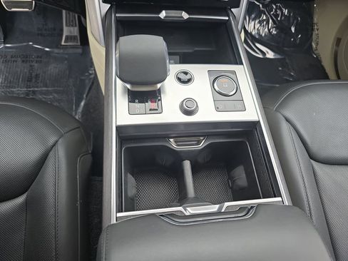 Certified 2023 Land Rover Range Rover SE image 27